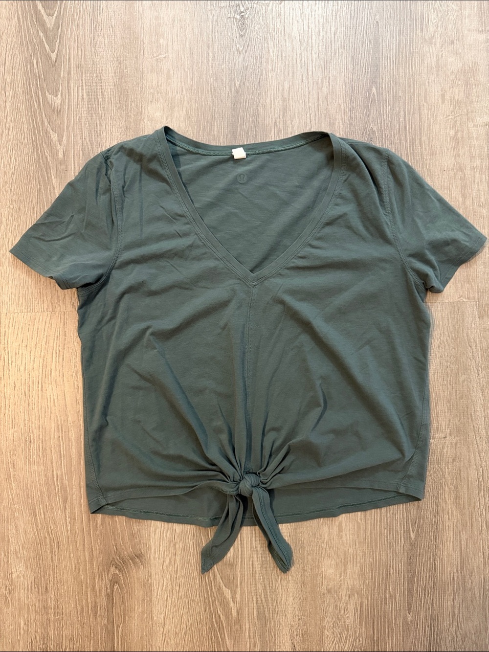 Lululemon 6 Knot Gonna Fly Short Sleeve Olive Green V-Neck Tie Front Shirt Top - Picture 2 of 7